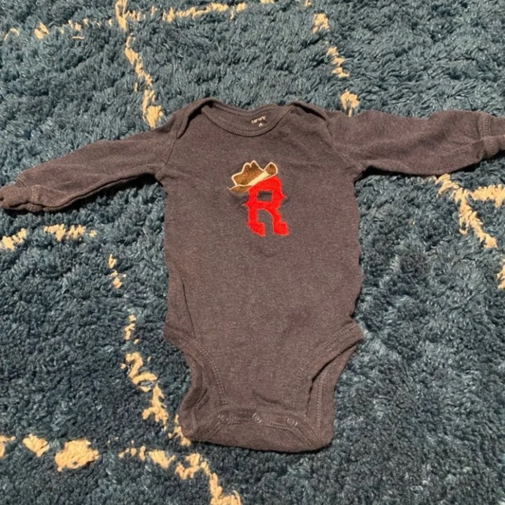 🔥FINAL PRICE DROP - MUST BUNDLE WITH 1 OTHER THING - Baby onesie with R initial